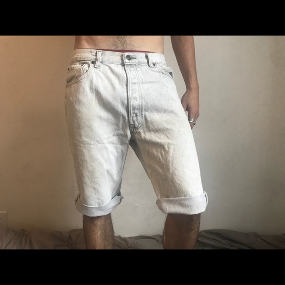 Levi’s Cut-Off Stone Washed Jean Shorts - Picture 2 of 5
